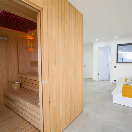 Lion With Sea View Villa *